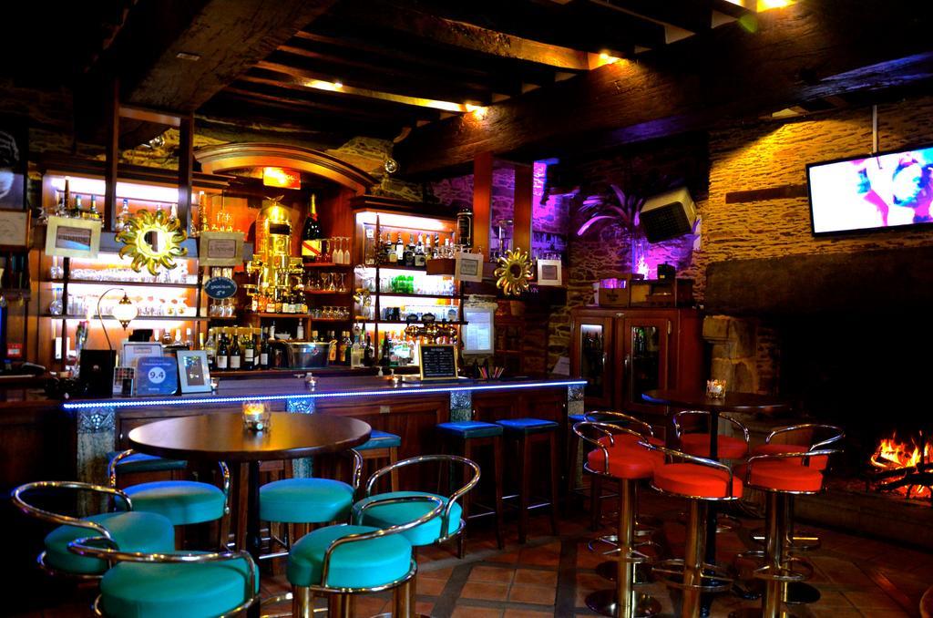 Le Cafe Du Village - Bar A Cocktails & A Ambiance Lohéac Buitenkant foto